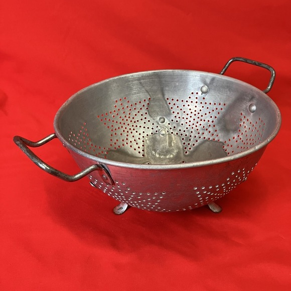Vintage Star Colander / 9" / Aluminum / Strainer /‎ Handles / Farmhouse Decor - Picture 1 of 12